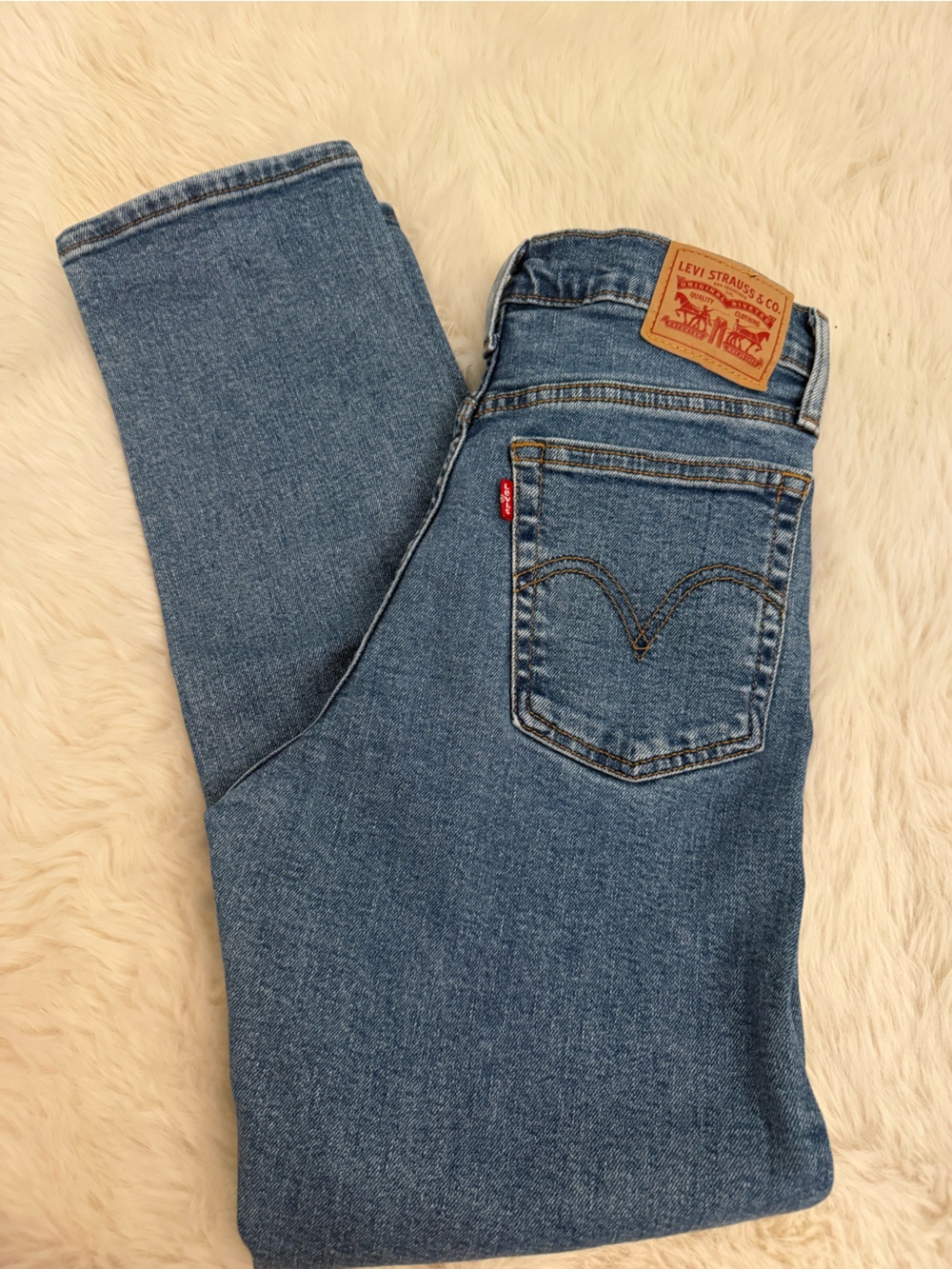 Levi's Wedgie Straight Jeans in Blue Denim